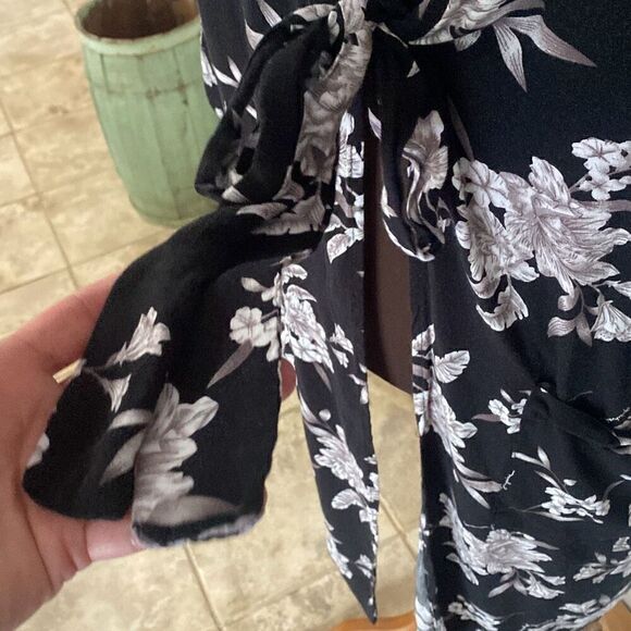 Spiritual Gangster Maya tie front Kimono robe black white one size - Picture 2 of 10